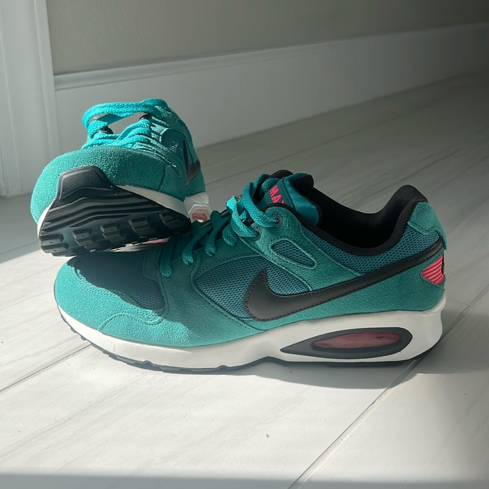 Nike Men’s AirMax Size 9 Teal Shoes